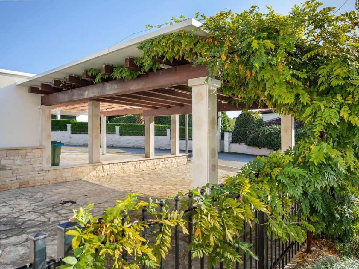 Holiday Home Villa Beach Front By Interhome Savudrija Eksteriør billede